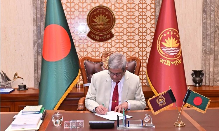 President Mirza Fakhrul begins official duties at Bangabhaban