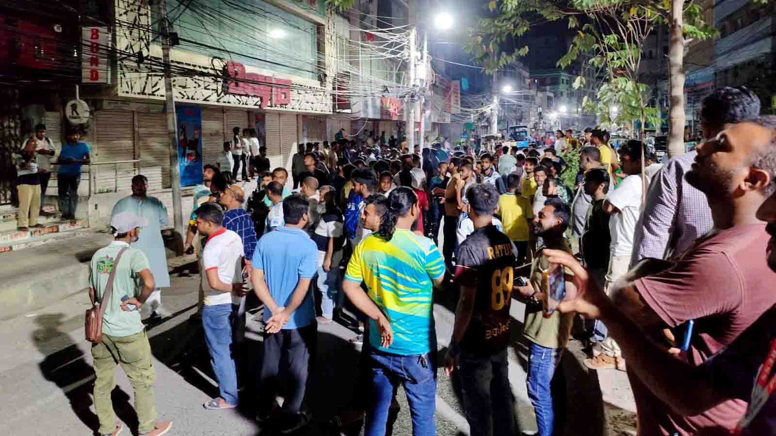 Rajshahi Standoff: DB Police Surround Building as Swechchhasebak Dal Activists Help Injured leader Escape
