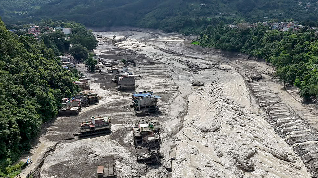 Massive flood near Tibet border kills at least 95 in Nepal