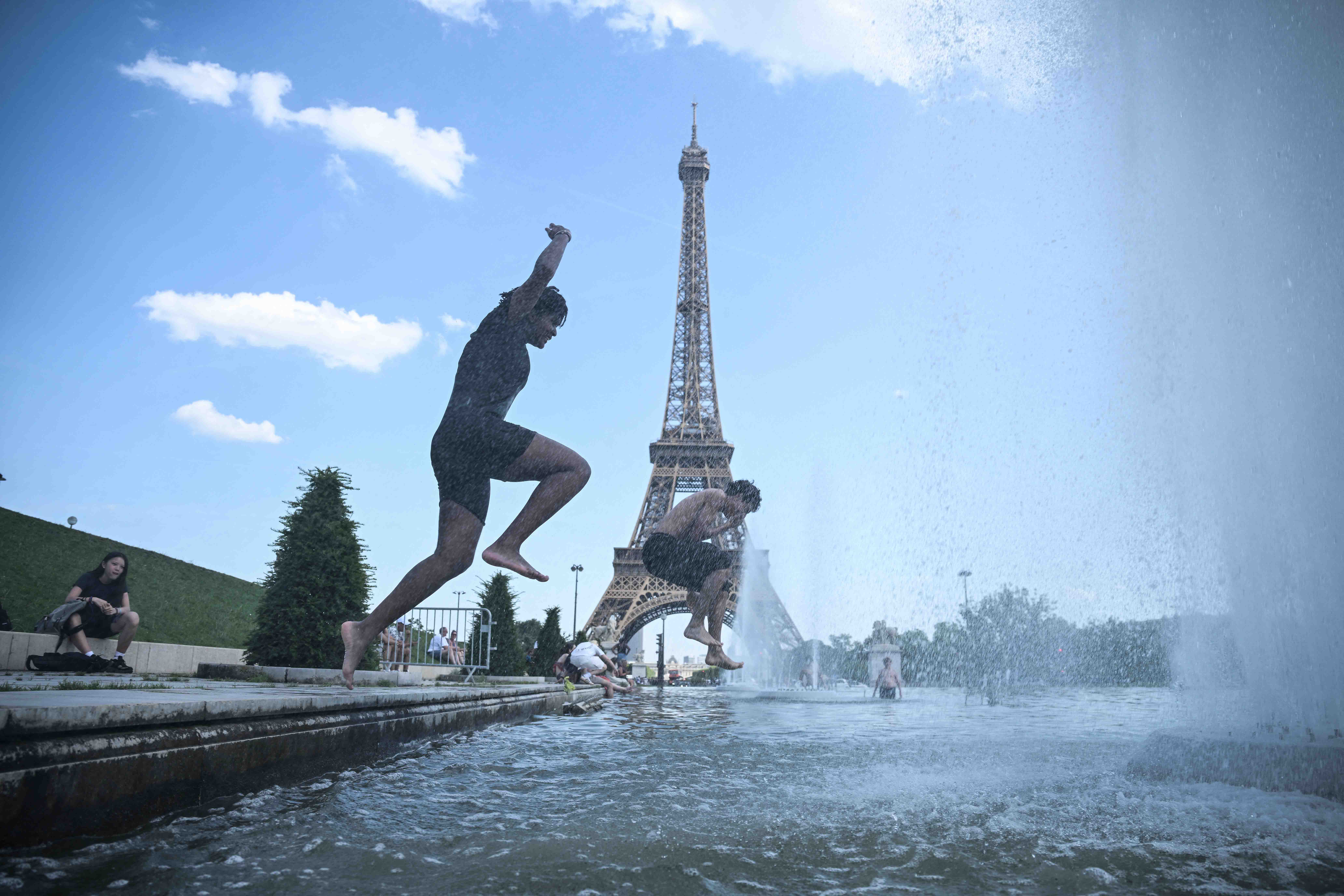 Netherlands issues first-ever red alert over heat