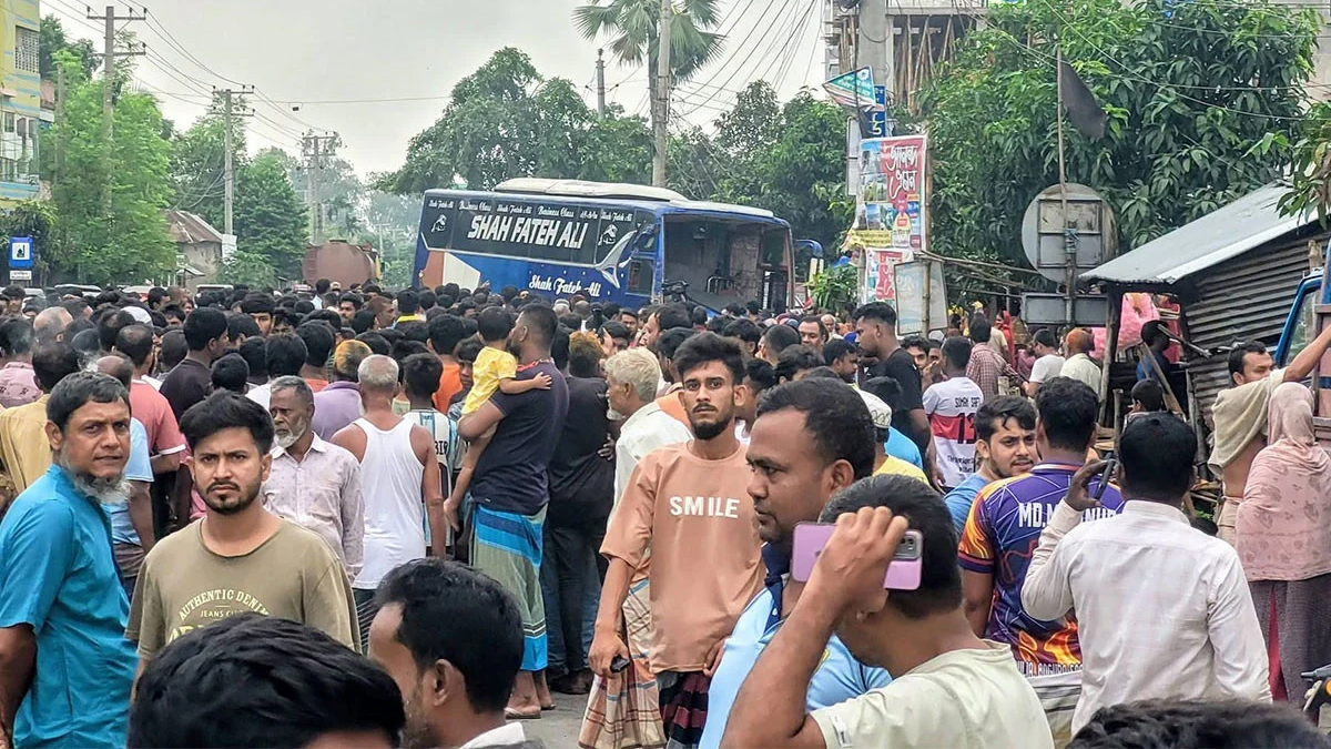 6 Killed, at Least 15 Injured in Bus Crash in Bogura’s Erulia