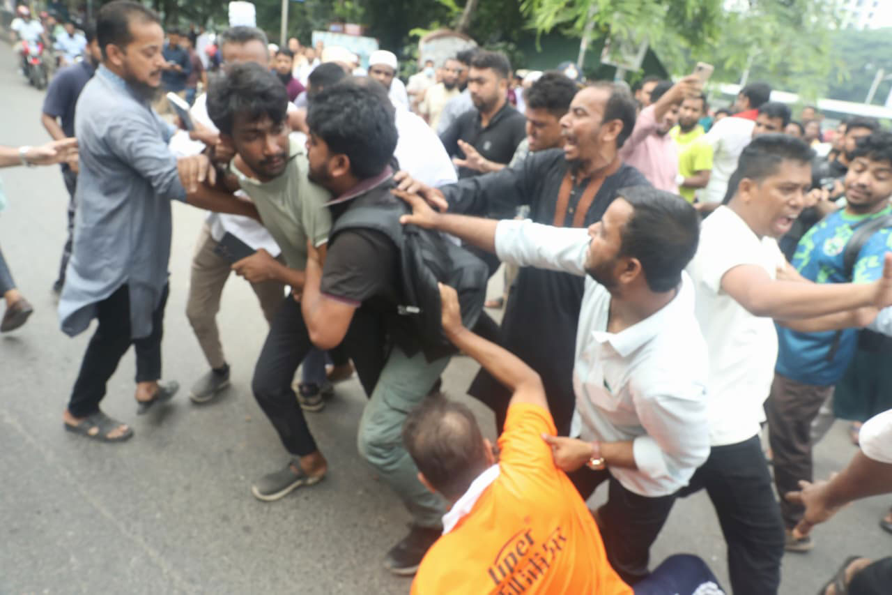Allegations of attack on journalists after Jamaat procession in Dhanmondi 32