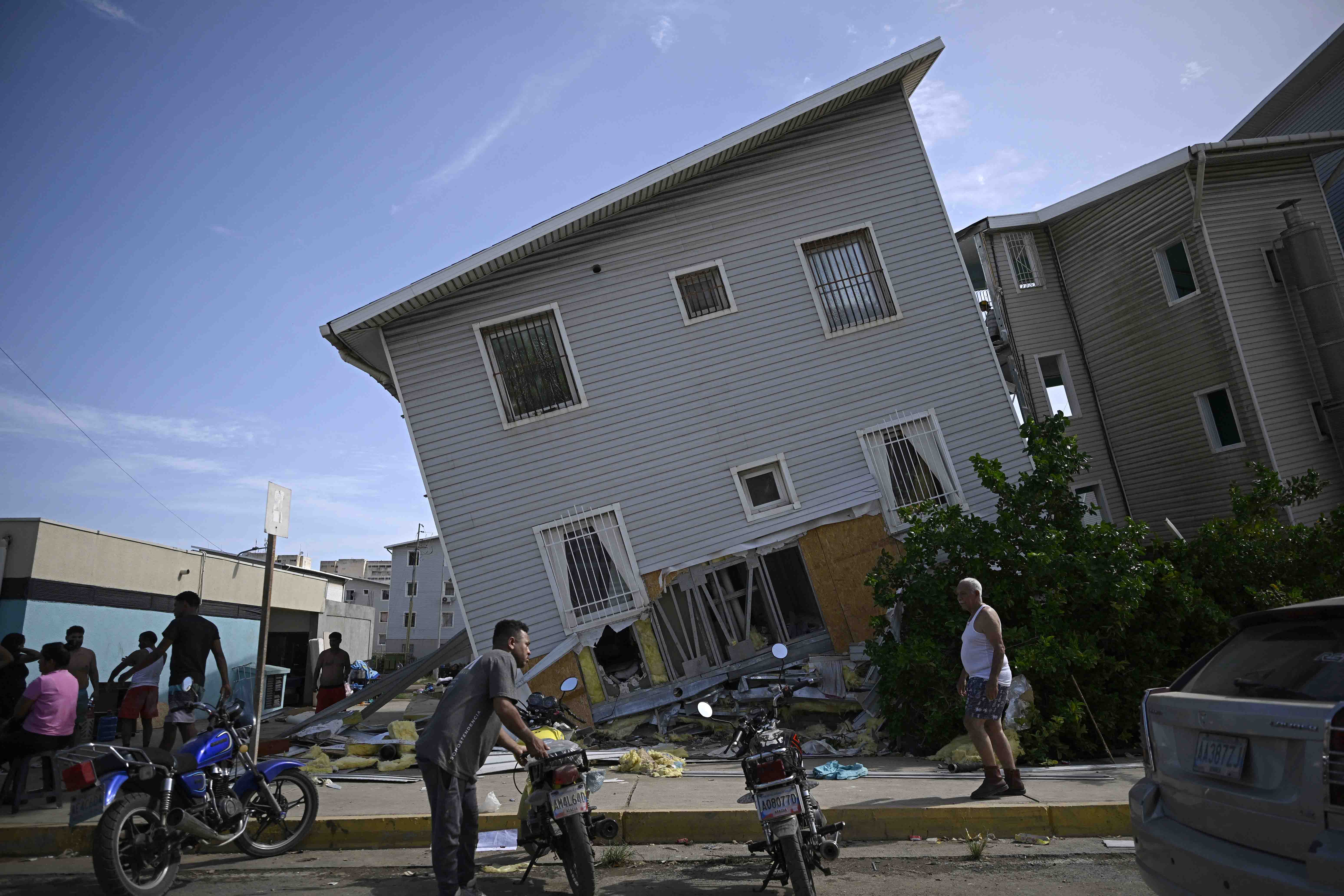 Looting in quake-hit Venezuelan coastal area: AFP
